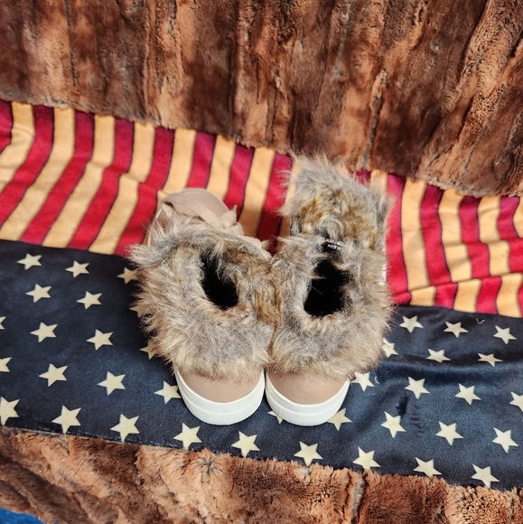 Sneaker - Picture 3 of 4